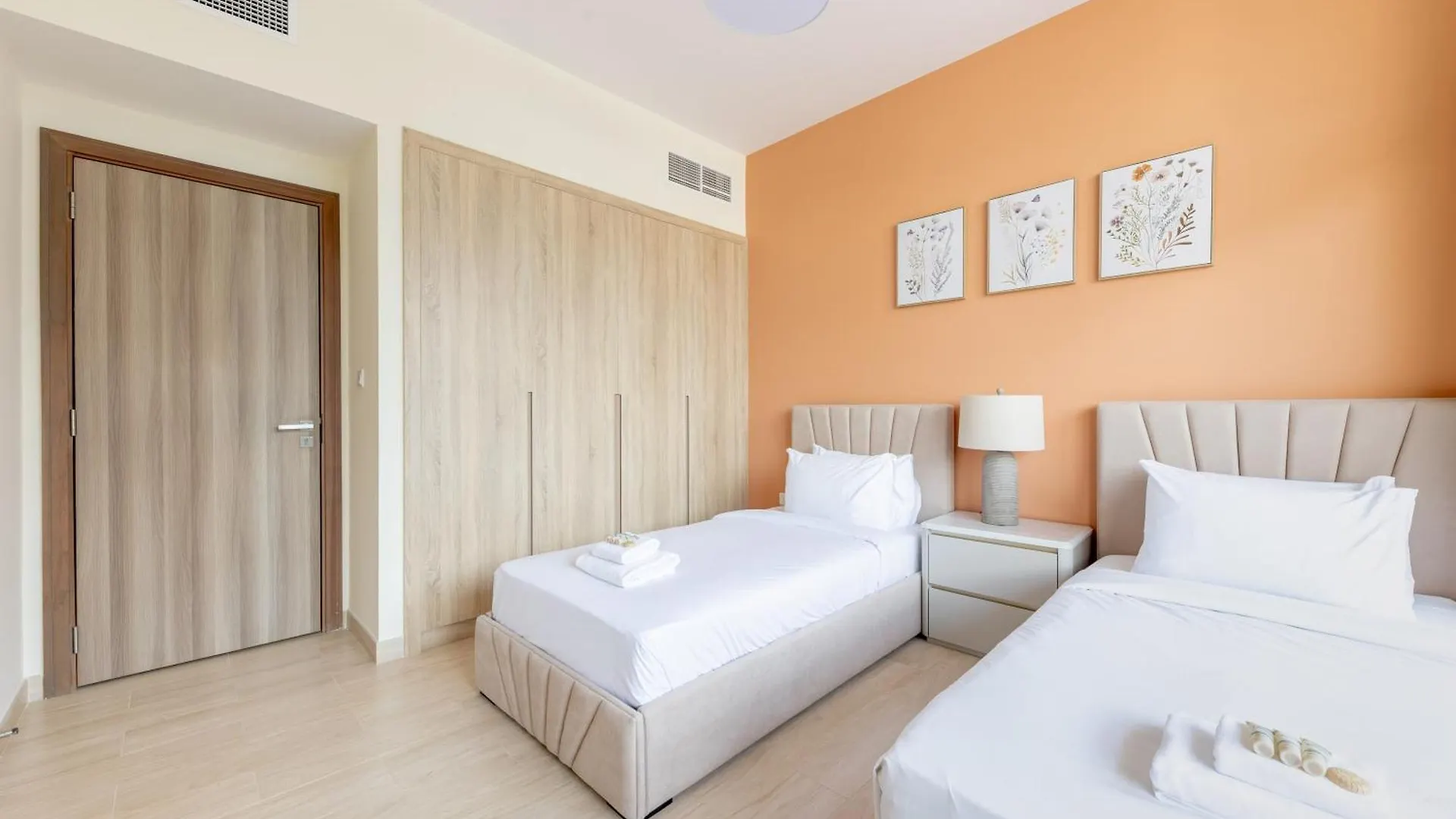 Apartment Canal View, Partial Burj Khalifa View, Brand New Dubai United Arab Emirates