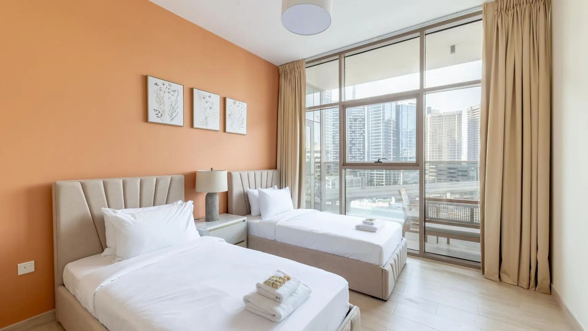 Apartment Canal View, Partial Burj Khalifa View, Brand New Dubai