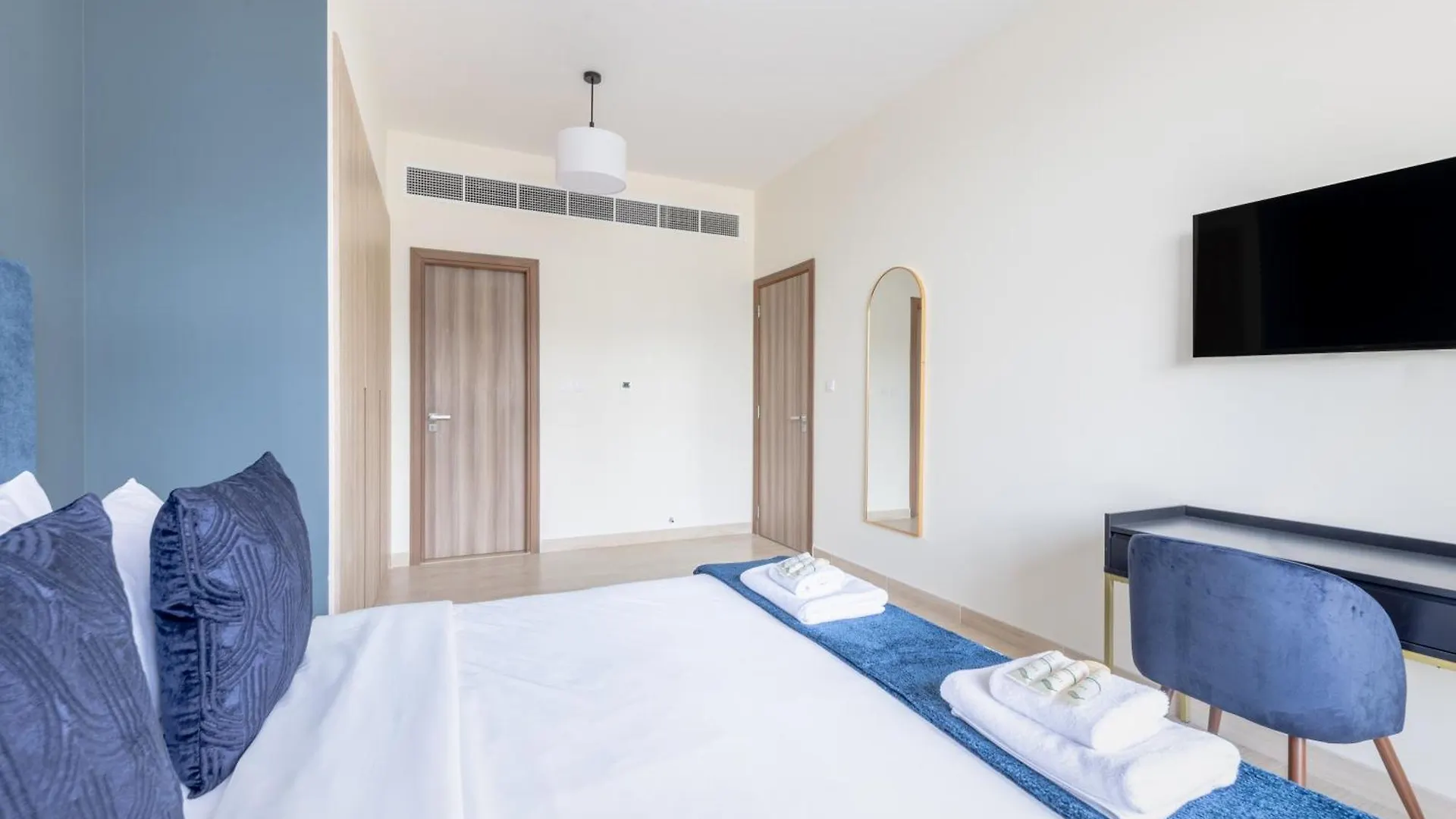 Canal View, Partial Burj Khalifa View, Brand New Dubai United Arab Emirates