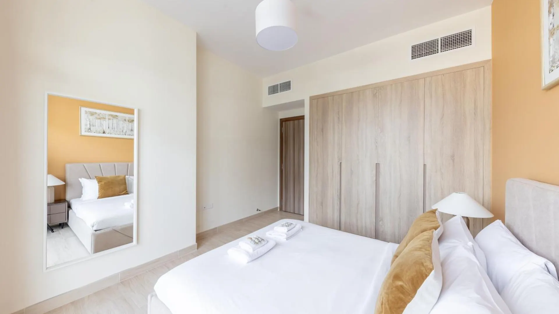 Canal View, Partial Burj Khalifa View, Brand New Dubai 0*,