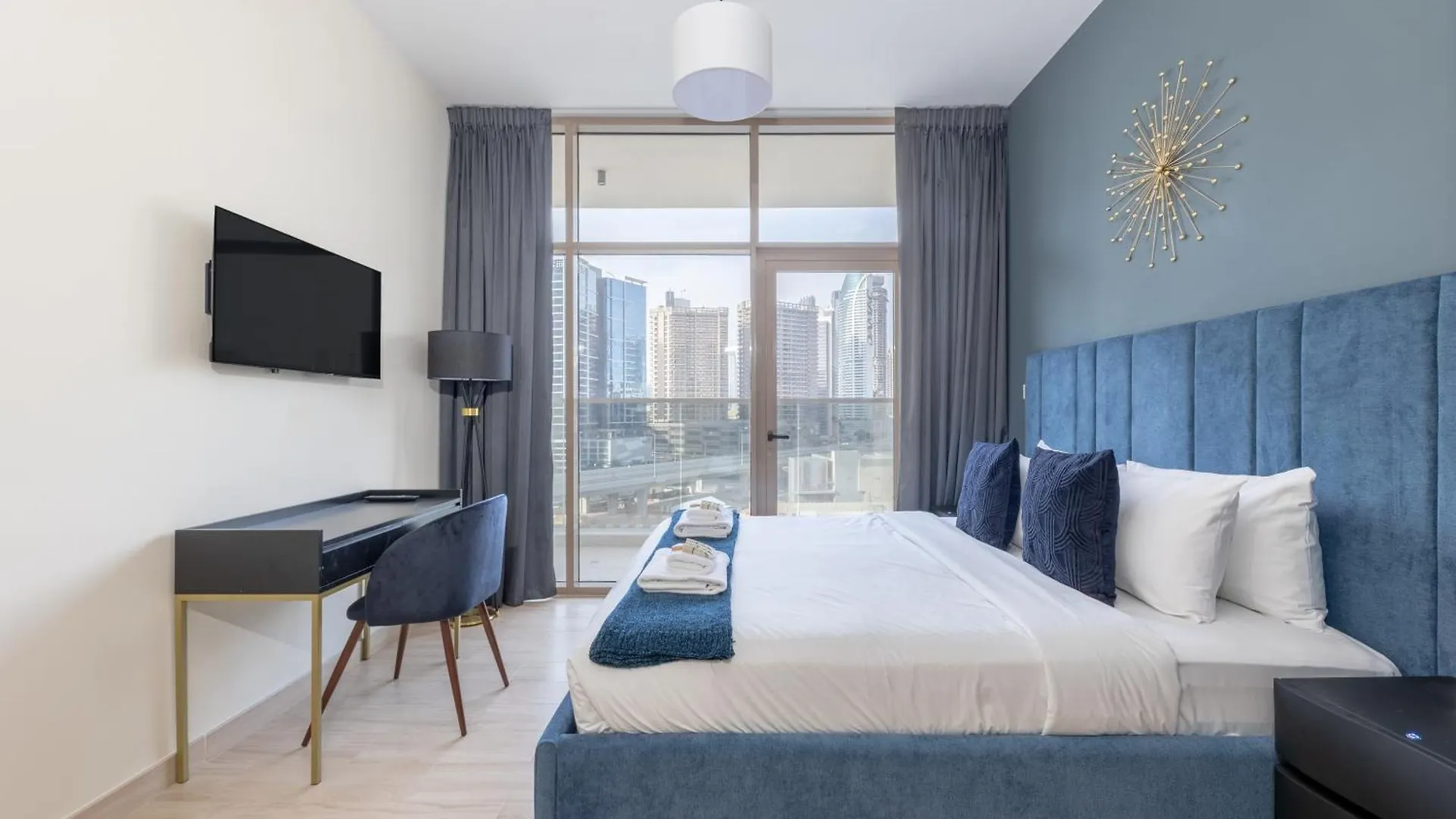 Canal View, Partial Burj Khalifa View, Brand New Dubai 0*,