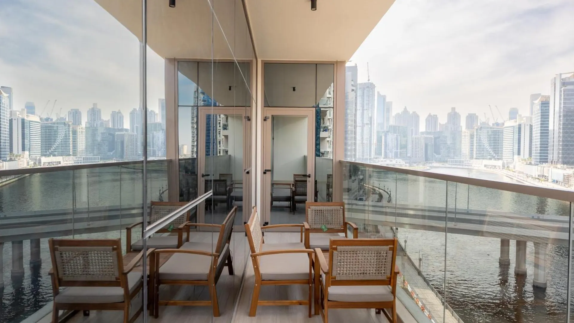 Apartment Canal View, Partial Burj Khalifa View, Brand New Dubai